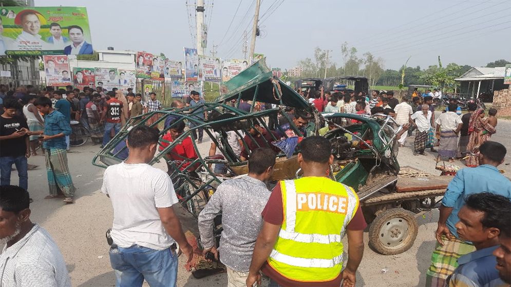 জামালপুরে কাভার্ডভ্যান-অটোরিকশার সংঘর্ষে নিহত ৪