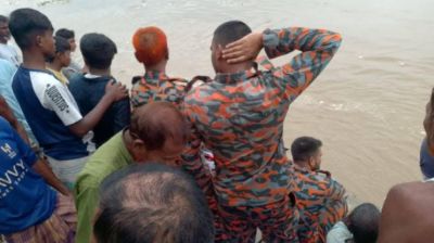 পানিতে ভেসে আসা গাছ ধরতে গিয়ে নিখোঁজ ১