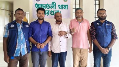 সরকারী নিষেধাজ্ঞা উপেক্ষা করে সাগরে ইলিশ শিকার