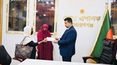 দরিদ্র মায়ের আর্তিতে সাড়া দিলেন  ডিসি জাহিদুল ইসলাম