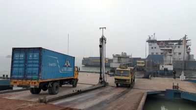 কুয়াশা কেটে গেলে দৌলতদিয়া-পাটুরিয়া নৌরুটে ফেরি চলাচল স্বাভাবিক