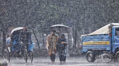 নিম্নচাপের প্রভাবে দেশজুড়ে ভারী বৃষ্টির পূর্বাভাস