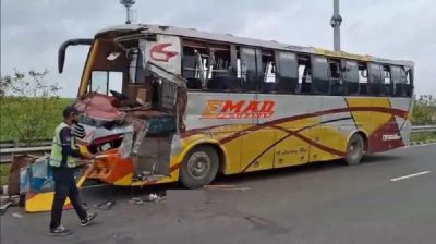 ঢাকা-মাওয়া এক্সপ্রেসওয়েতে বাস দুর্ঘটনায় নিহত ১, আহত ৫