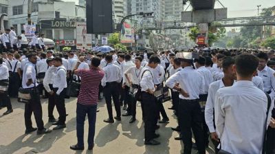 অধ্যক্ষের অনুরোধে ঢাকা কলেজ শিক্ষার্থীদের অবরোধ প্রত্যাহার