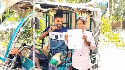 বিদেশ যেতে ঋণ না পেয়ে মাইক ভাড়া করে এলাকাবাসীকে গালাগালি