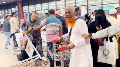 শাহজালাল বিমানবন্দরে ট্রলি নিয়ে চরম বিশৃঙ্খলা