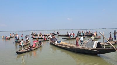 বিএনপি নেতাদের দখলে থাকা জলমহাল উন্মুক্ত করে নিলেন জেলেরা