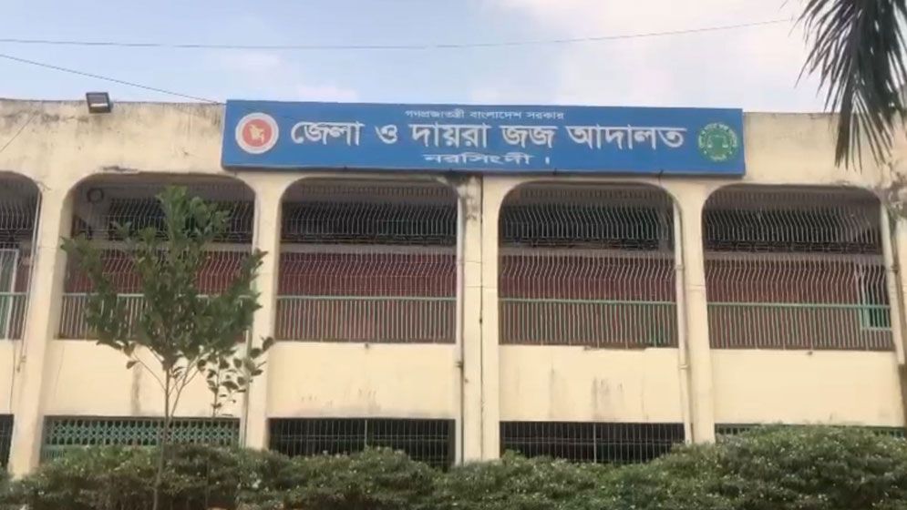 আদালত প্রাঙ্গণ থেকে হাতকড়া খুলে পালাল ডাকাতি মামলার আসামি