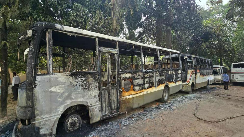 সাভারে ড্যাফোডিল ও সিটি ইউনিভার্সিটির শিক্ষার্থীদের রাতভর সংঘর্ষে আহত দুই শতাধিক