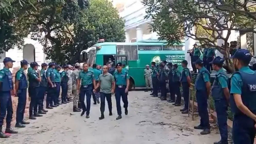 ১৫ সেনা কর্মকর্তাকে কারাগারে পাঠানোর নির্দেশ