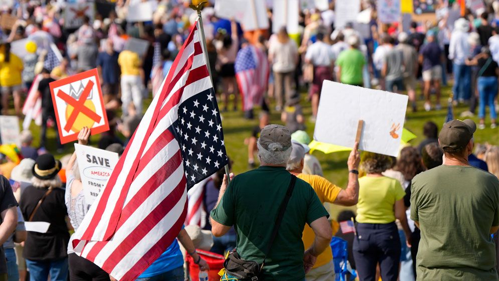 ট্রাম্পবিরোধী ‘নো কিংস’ আন্দোলনে যুক্তরাষ্ট্রজুড়ে লাখো মানুষের বিক্ষোভ