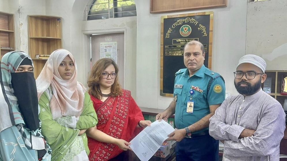 এডিটেড ছবি ছড়ানোয় মামলা করলেন ঢাবি শিক্ষক মোনামী