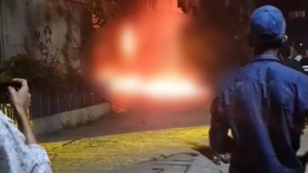 নিজাম হাজারীর বাড়িতে আগুন