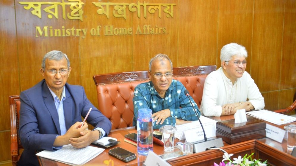 শেখ হাসিনার রায় ঘিরে দেশে কোনো অস্থিরতা নেই : স্বরাষ্ট্র উপদেষ্টা