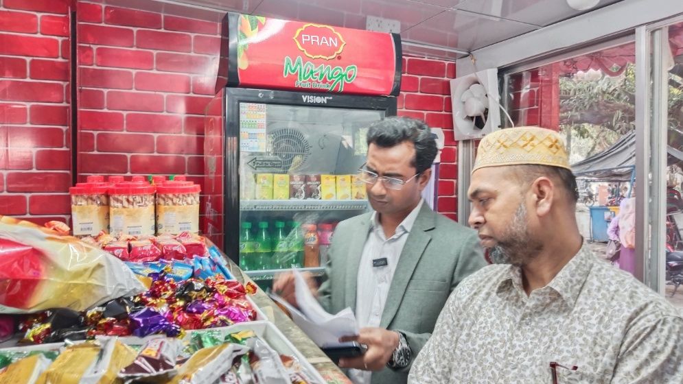 রাবিতে খাবার দোকানে অভিযান, ৪৮ হাজার টাকা জরিমানা