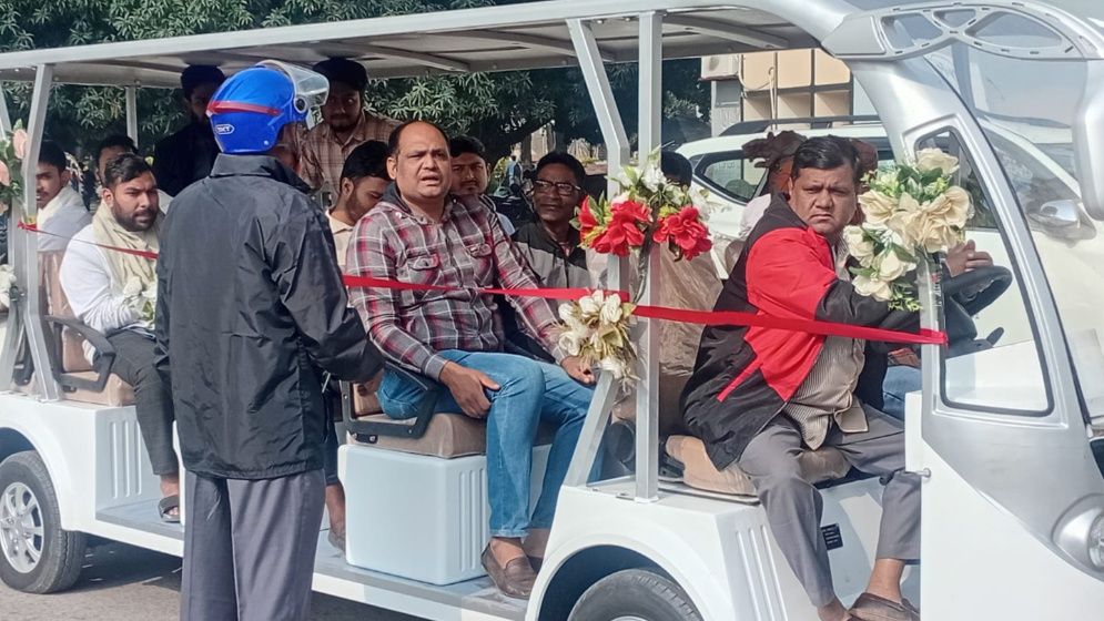 রাবিতে পরিবেশবান্ধব ই–কার চালু