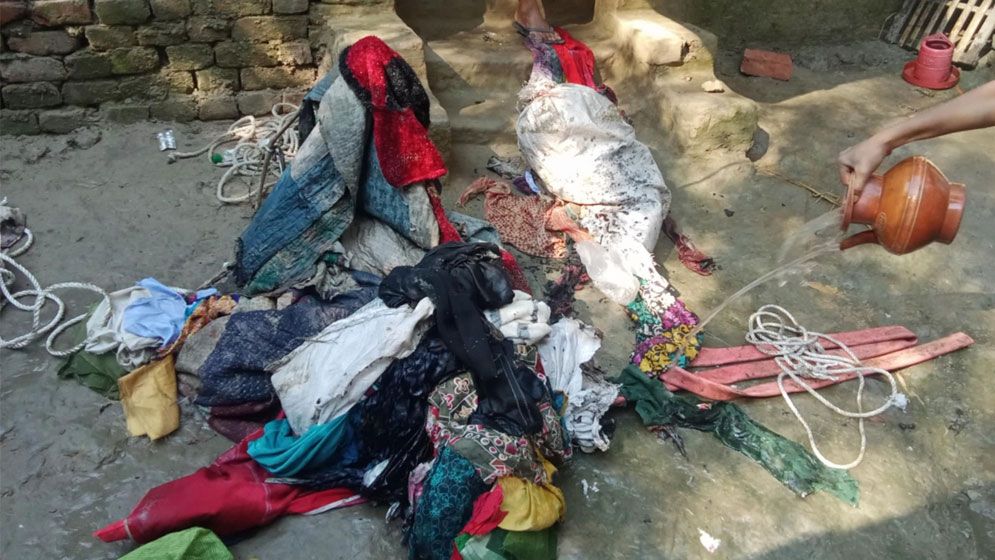 সকালের আগুনে কৃষকের ঘর পুড়ে ছাই