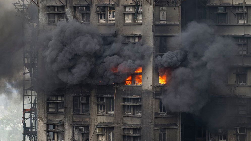 হংকংয়ের আবাসিক কমপ্লেক্সে আগুনে মৃতের সংখ্যা বেড়ে ৯৪