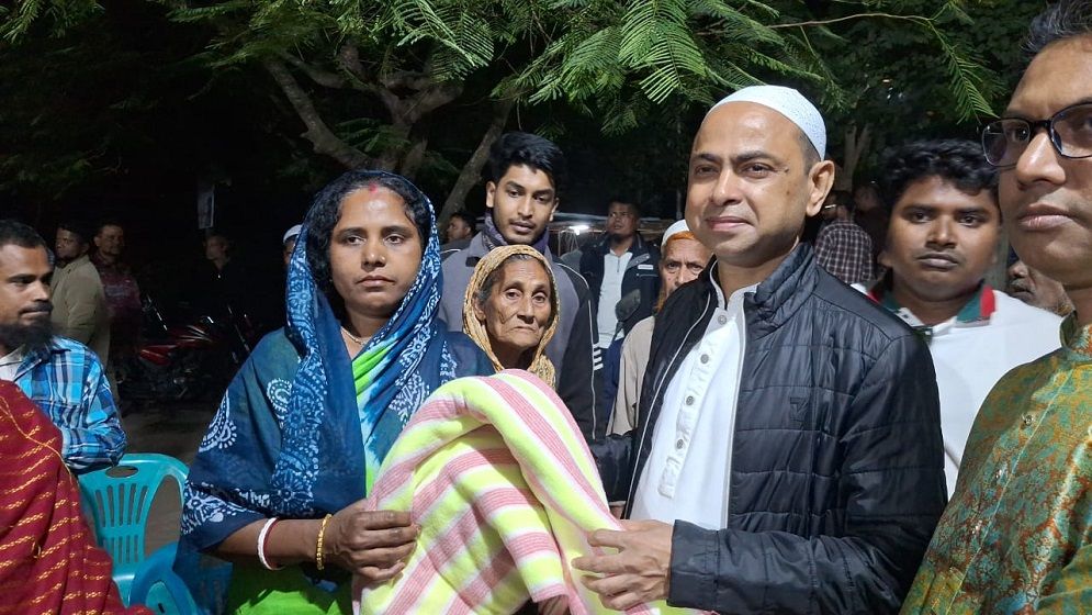 তারেক রহমানের জন্মদিন উপলক্ষে কম্বল বিতরণ করলেন ব্যারিস্টার মো. আতিকুর রহমান