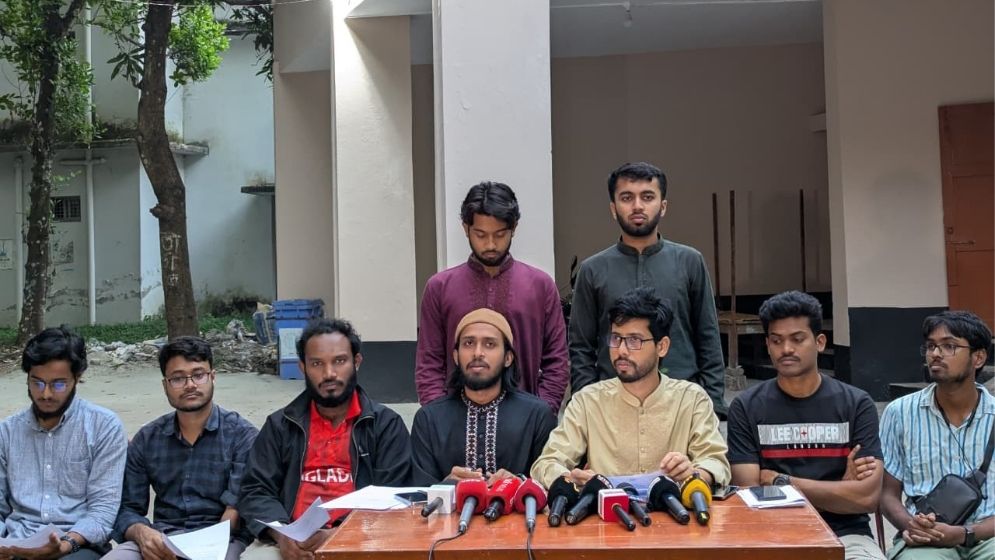 ‎রেজিস্ট্রারের অশোভন আচরণে ২৪ ঘণ্টার আল্টিমেটাম রাকসুর ‎