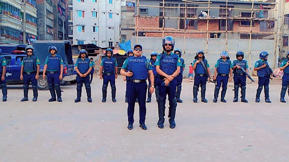 ১৩ নভেম্বর ঘিরে নির্দেশনা সতর্ক অবস্থানে রাজধানীর ৫০ থানার পুলিশ