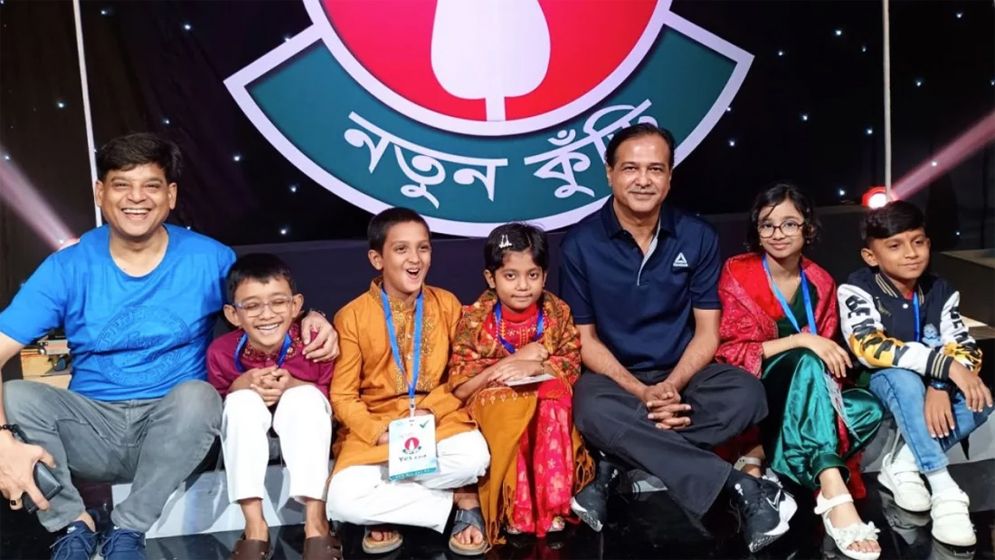 ১৬ বছর পর বিটিভিতে গেলেন আসিফ আকবর