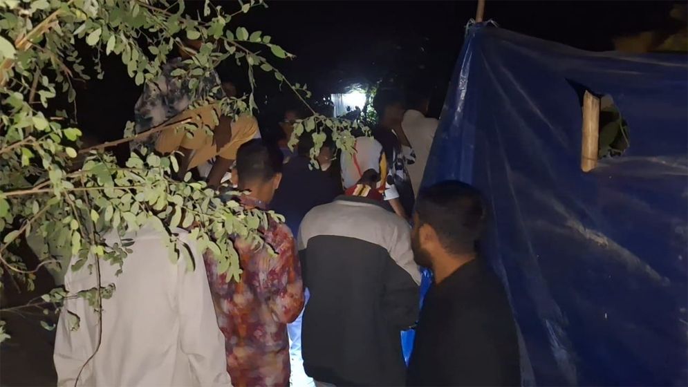 কিশোরগঞ্জে জমি দখলে বাধা দেয়ায় সন্ত্রাসী হামলা, আহত ৪