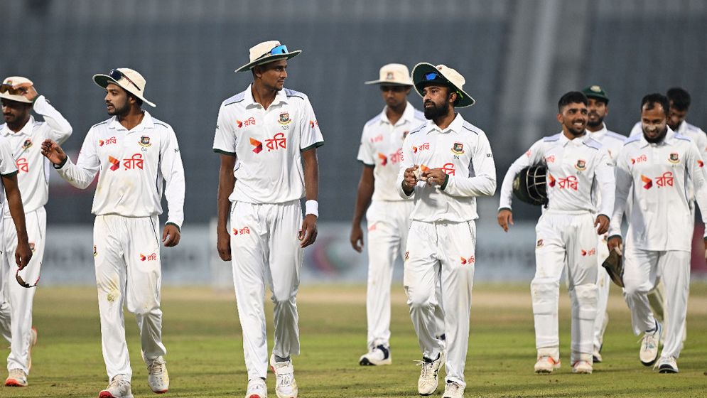 বাংলাদেশের সামনে ইনিংস জয়ের হাতছানি