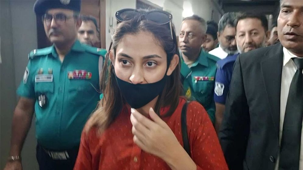 অর্থ আত্মসাৎ মামলায় আত্মসমর্পণ করে জামিন নিলেন মেহজাবীন