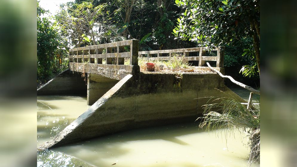 সেতু আছে, রাস্তা নেই