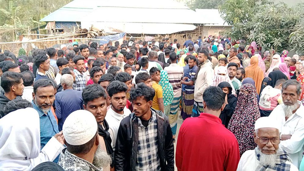 বগুড়ায় কুঠার দিয়ে কুপিয়ে স্ত্রীকে হত্যা