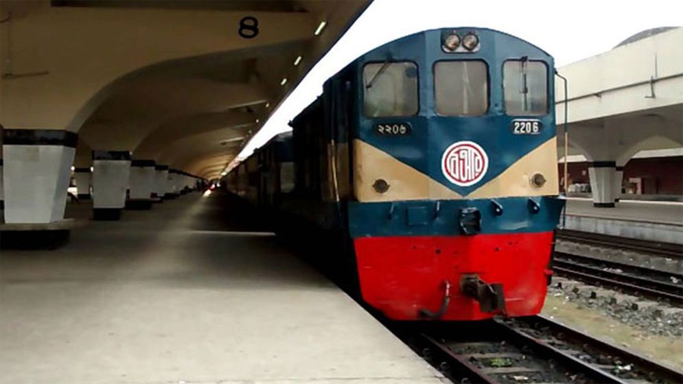 কমলাপুরে ট্রেনে কাটা পড়ে যুবকের মৃত্যু