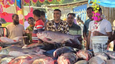 বগুড়ায় নবান্ন উৎসবে ঐতিহ্যবাহী একদিনের মাছের মেলা