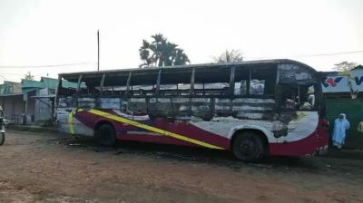 ফুলবাড়িয়ায় বাসে দুর্বৃত্তদের আগুন, দগ্ধ চালকের মৃত্যু