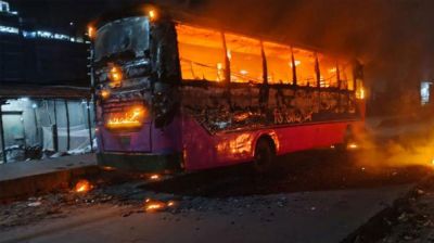 গাজীপুরে রাতভর দুর্বৃত্তদের তাণ্ডব: সড়কের পাশে তিন বাসে অগ্নিসংযোগ