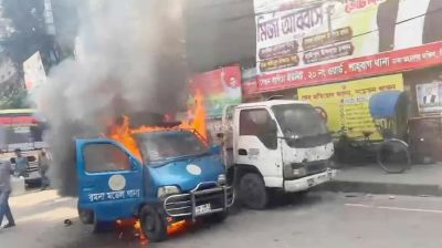 রমনা থানার সামনে পুলিশের গাড়ি ও উত্তরায় মাইক্রোবাসে আগুন