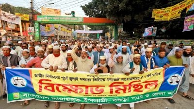 জাতীয় নির্বাচনের আগে গণভোটসহ ৫ দফা দাবিতে বগুড়ায় জামায়াতের বিক্ষোভ