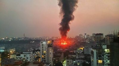 পানির সংকটে কড়াইল বস্তির আগুন নিয়ন্ত্রণে বেগ পাচ্ছে ফায়ার সার্ভিস