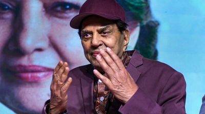 বলিউডের ‘হিম্যান’ ধর্মেন্দ্রর স্মরণসভা আজ