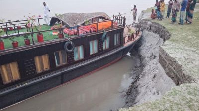 ব্রহ্মপুত্র-যমুনার ভাঙনে বিলীন হচ্ছে ঘরবাড়ি ও আবাদি জমি