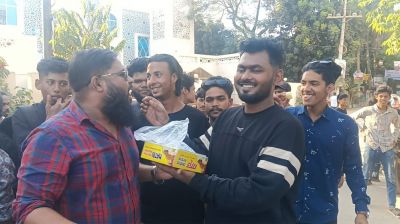 শেখ হাসিনার ফাঁসির রায়ে নরসিংদীতে আনন্দ মিছিল ও মিষ্টি বিতরণ