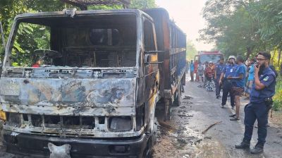 পদ্মা সেতুর জাজিরা প্রান্তে ককটেল বিস্ফোরণ ও ট্রাকে আগুন