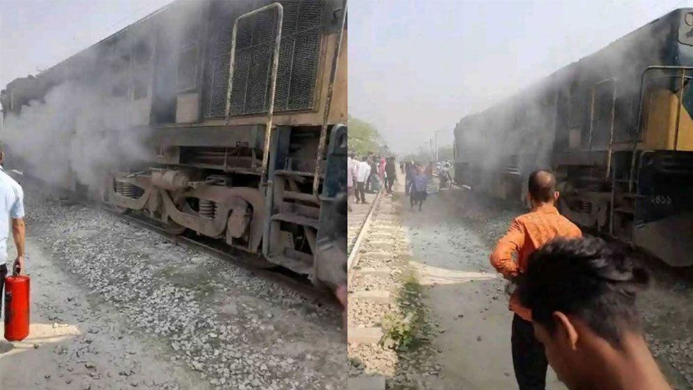 ময়মনসিংহে বলাকা কমিউটার ট্রেনের ইঞ্জিনে আগুন, ট্রেন চলাচল বন্ধ