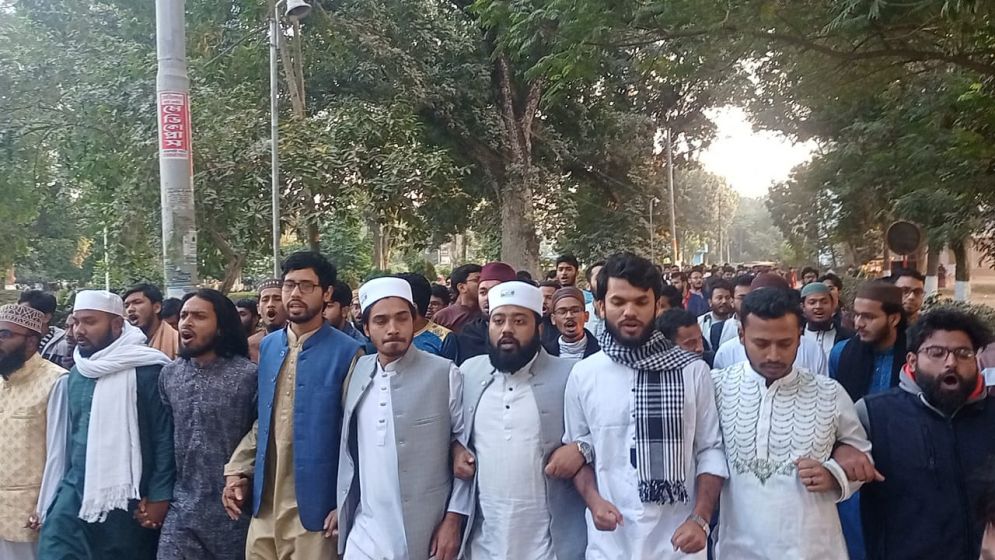 ওসমান হাদীর ওপর হামলার প্রতিবাদে রাবিতে বিক্ষোভ