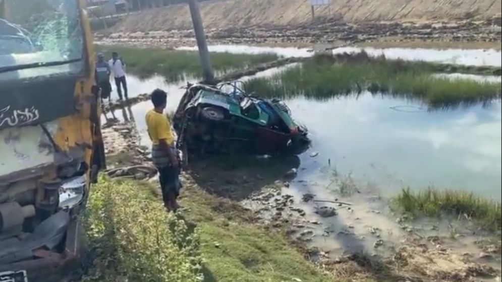 ট্রাক-অটোরিকশার সংঘর্ষে চালকসহ নিহত ২
