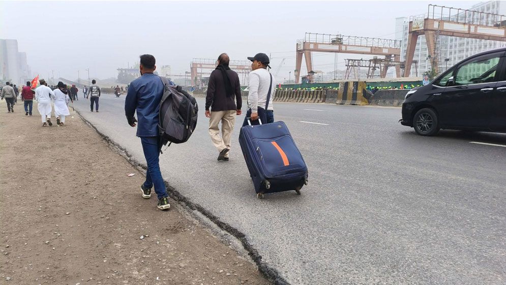 তারেক রহমানকে বরণে লাখো মানুষের ঢল, বিমানবন্দরমুখী সড়কে অচলাবস্থা