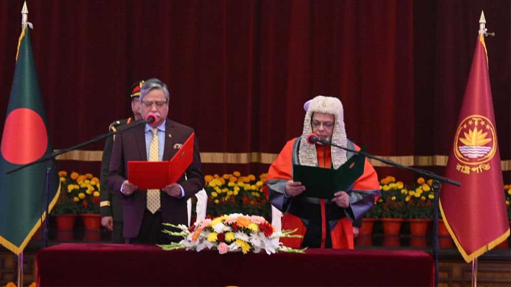 প্রধান বিচারপতি হিসেবে শপথ নিলেন জুবায়ের রহমান চৌধুরী