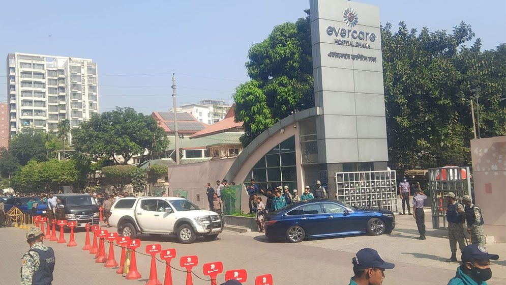 বিমানবন্দর থেকেই এভারকেয়ার হাসপাতালে গেলেন জোবাইদা রহমান