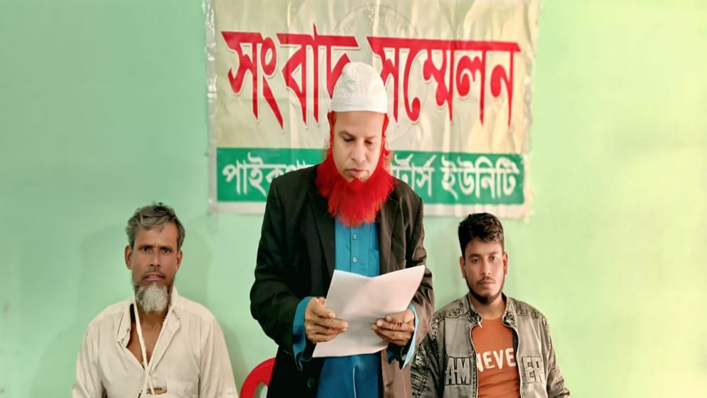 আদালতের নিষেধাজ্ঞা অমান্য করে ধান কেটে নেওয়ার অভিযোগ