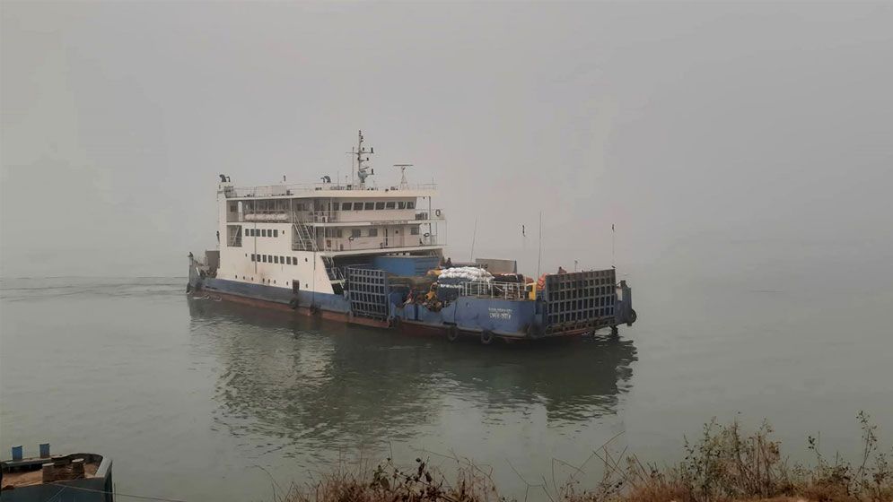 ঘন কুয়াশা কাটতেই দৌলতদিয়া–পাটুরিয়া নৌরুটে ফেরি চলাচল স্বাভাবিক